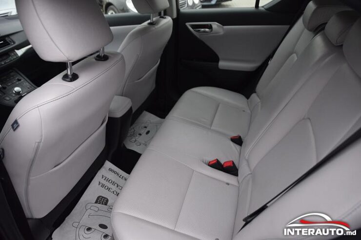 Lexus CT 200h 47 interauto-car