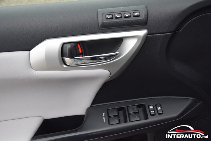 Lexus CT 200h 36 interauto-car