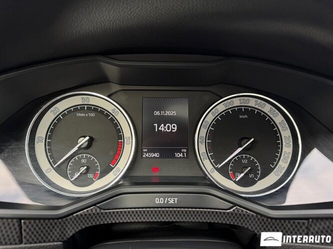 Skoda Superb 42 interauto-car