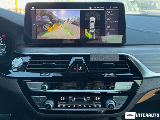 BMW 530e 45 interauto-car