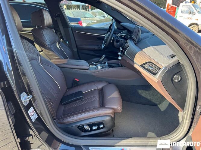 BMW 530e 38 interauto-car