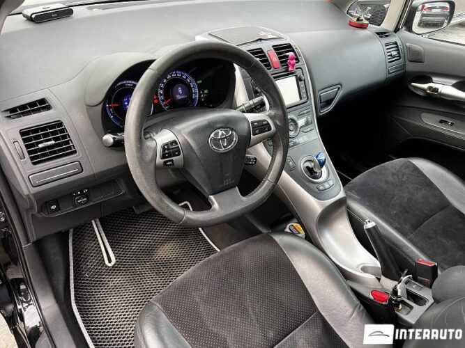 Toyota Auris 32 interauto-car
