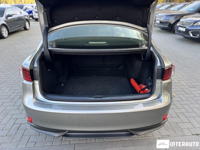 Lexus IS 300h 36 interauto-car