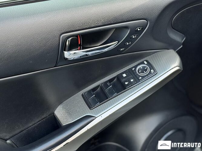 Lexus IS 300h 38 interauto-car