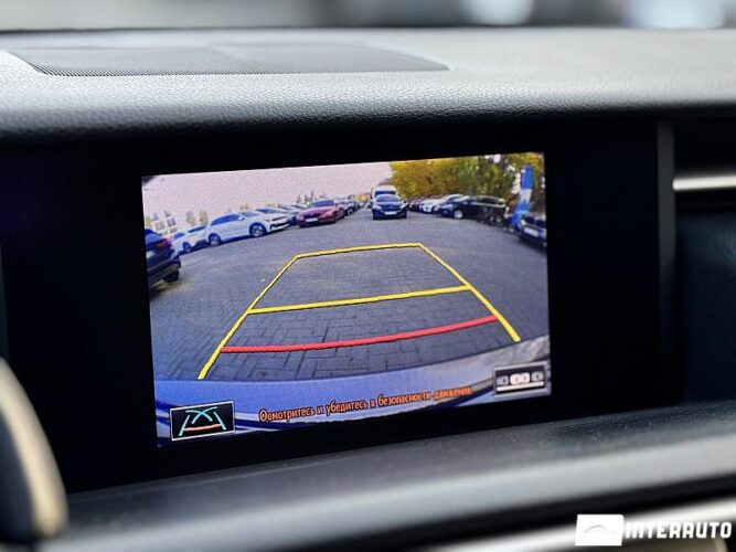 Lexus IS 300h 45 interauto-car