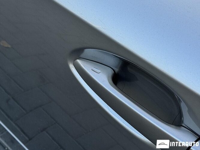 Lexus IS 300h 37 interauto-car