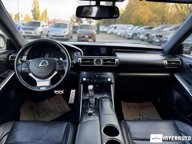 Lexus IS 300h 49 interauto-car