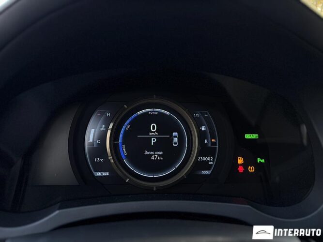 Lexus IS 300h 44 interauto-car