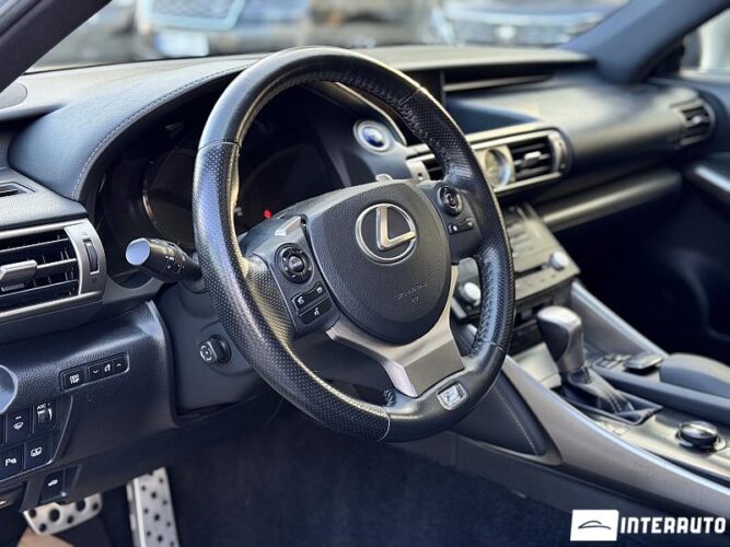Lexus IS 300h 41 interauto-car