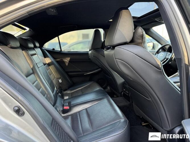 Lexus IS 300h 51 interauto-car