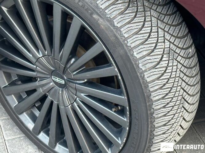 Lincoln MKZ 60 interauto-car