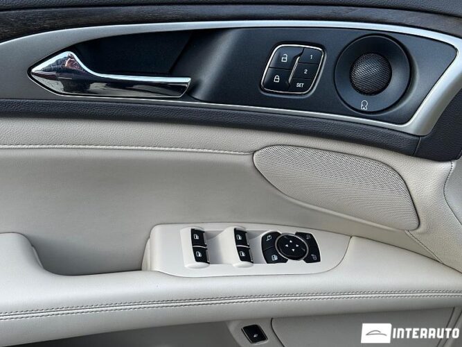 Lincoln MKZ 50 interauto-car