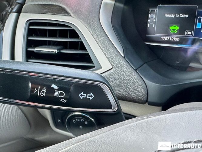 Lincoln MKZ 49 interauto-car