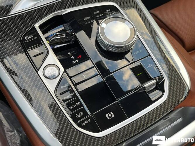 BMW X7 4.0d 53 interauto-car