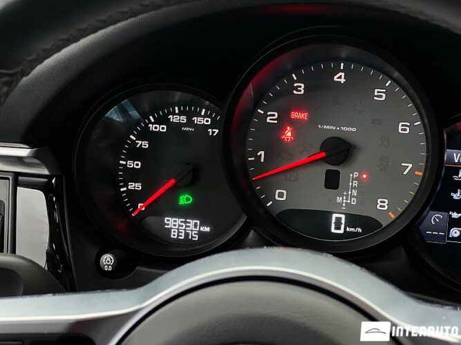 Porsche Macan S 38 interauto-car