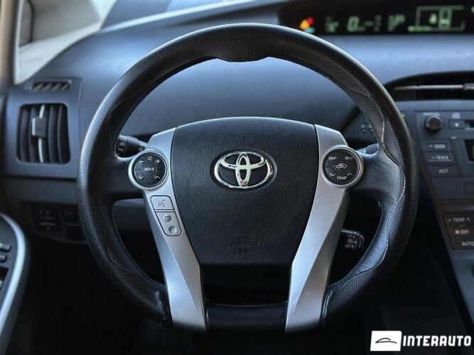 Toyota Prius 32 interauto-car