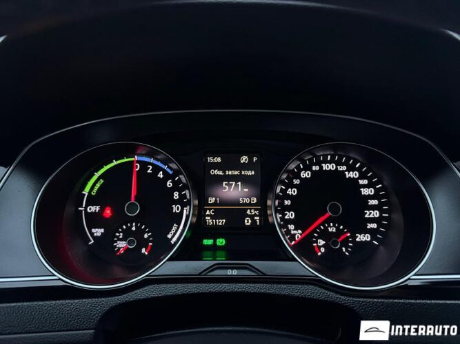 Volkswagen Passat GTE 41 interauto-car