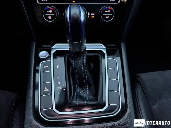 Volkswagen Passat GTE 44 interauto-car