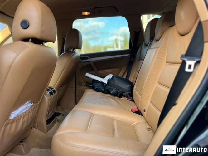 Porsche Cayenne 38 interauto-car