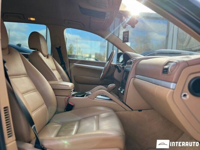 Porsche Cayenne 37 interauto-car