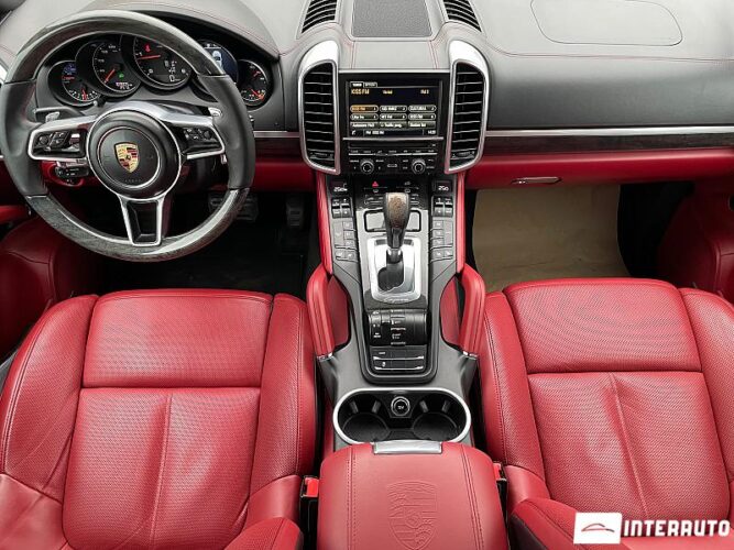 Porsche Cayenne 40 interauto-car