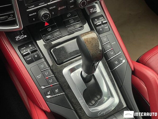 Porsche Cayenne 42 interauto-car