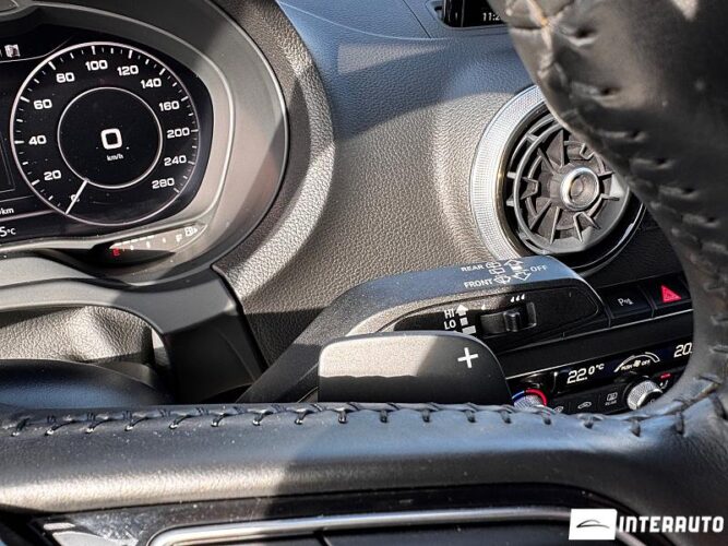 Audi A3 E-tron 41 interauto-car