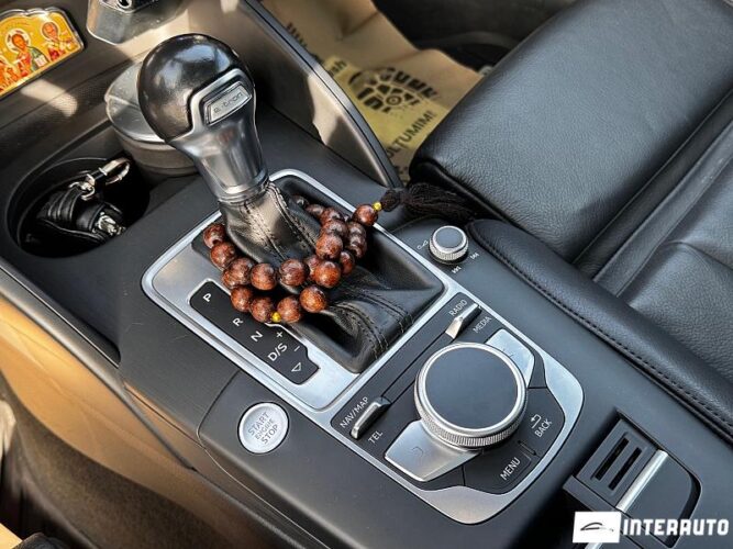 Audi A3 E-tron 43 interauto-car