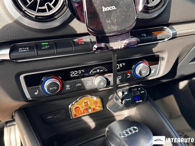 Audi A3 E-tron 42 interauto-car