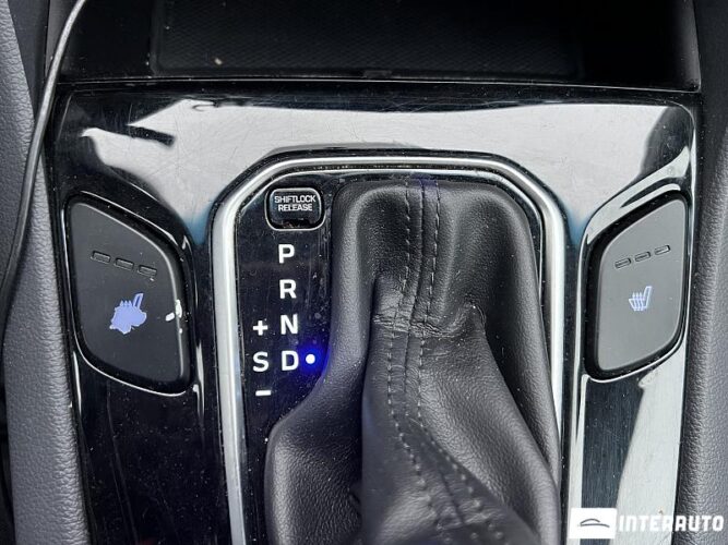 Hyundai Ioniq 40 interauto-car