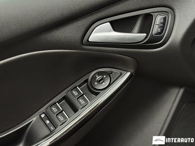 Ford Focus 39 interauto-car