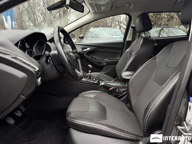 Ford Focus 41 interauto-car