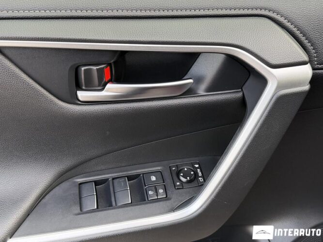 Toyota Rav-4 33 interauto-car