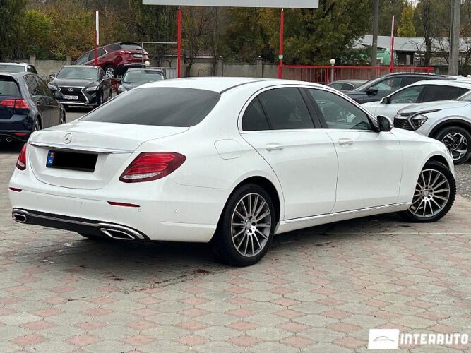 Mercedes E 200 30 interauto-car