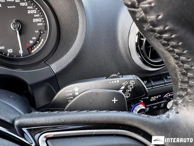 Audi A3 E-tron 44 interauto-car