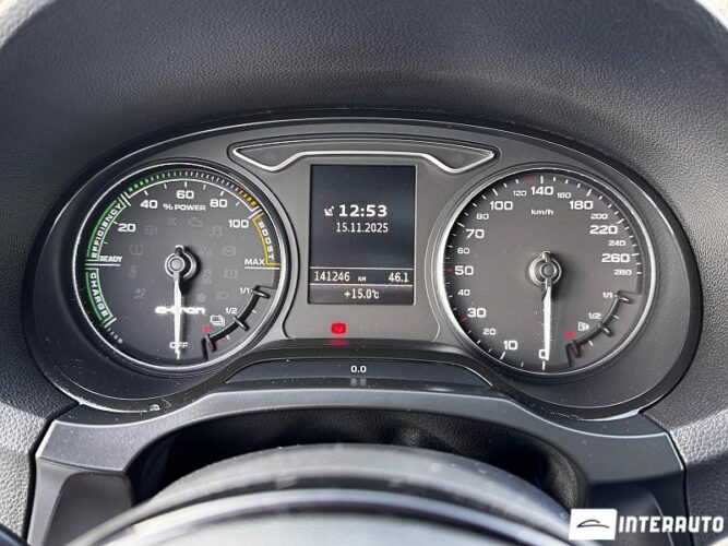 Audi A3 E-tron 37 interauto-car