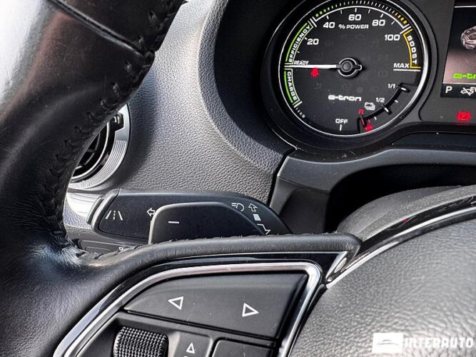 Audi A3 E-tron 43 interauto-car