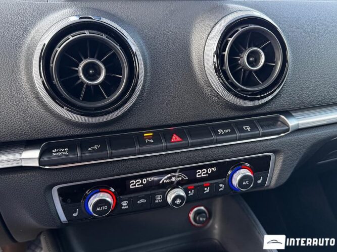 Audi A3 E-tron 38 interauto-car