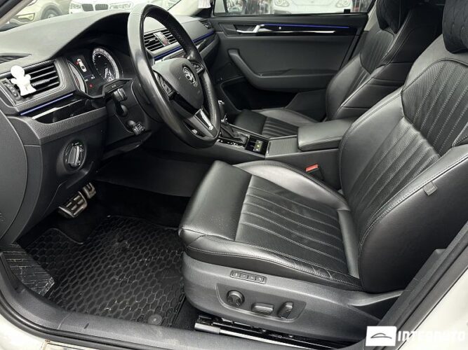 Skoda Superb 34 interauto-car