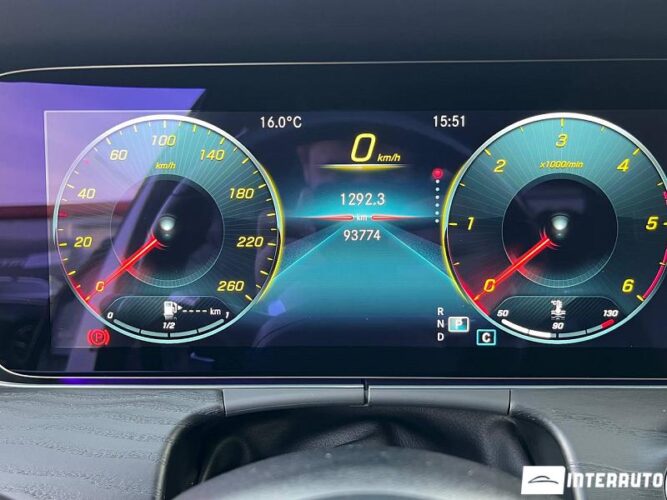 Mercedes E 220 4Matic 34 interauto-car