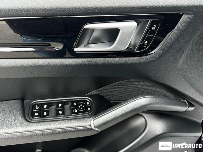 Porsche Cayenne E 50 interauto-car