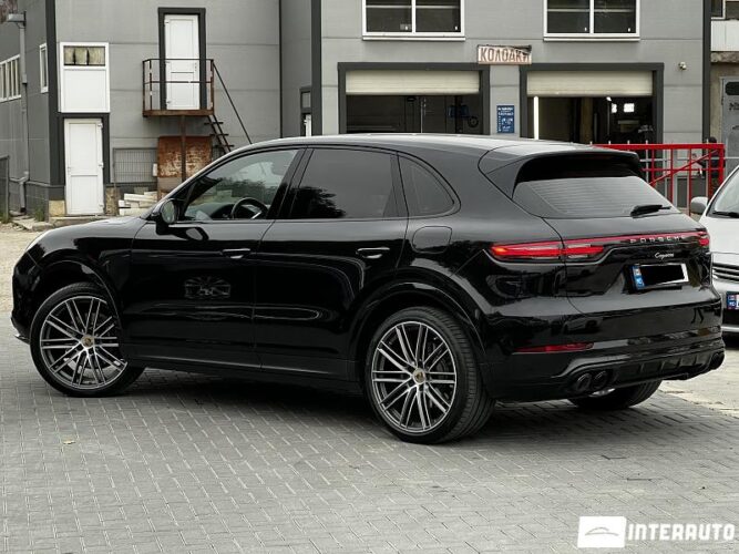 Porsche Cayenne E 37 interauto-car