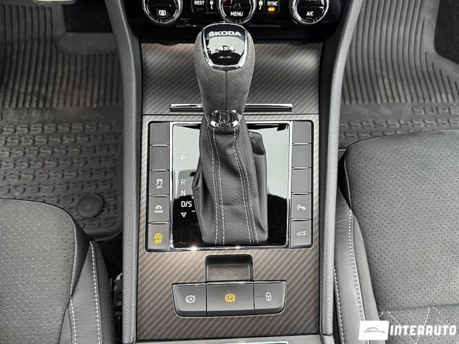 Skoda Superb 48 interauto-car