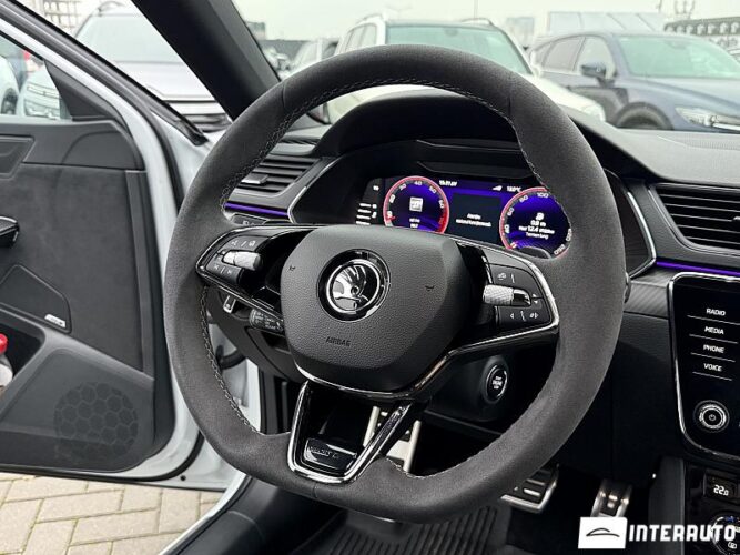 Skoda Superb 42 interauto-car