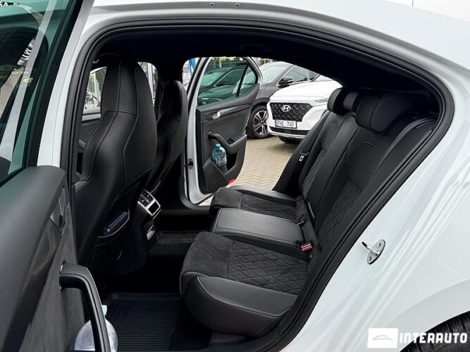 Skoda Superb 49 interauto-car