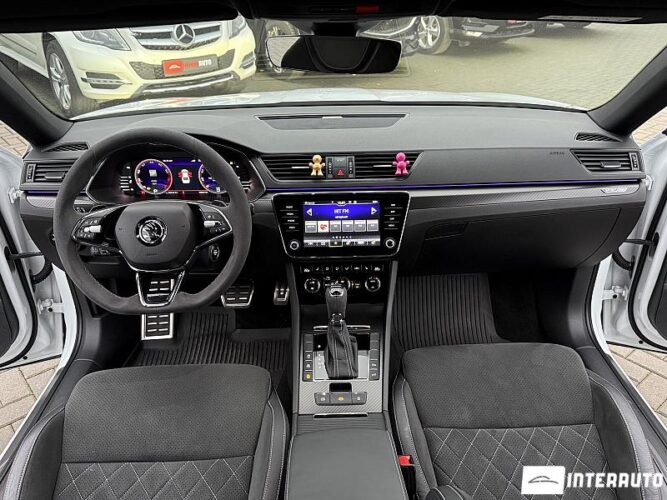 Skoda Superb 41 interauto-car