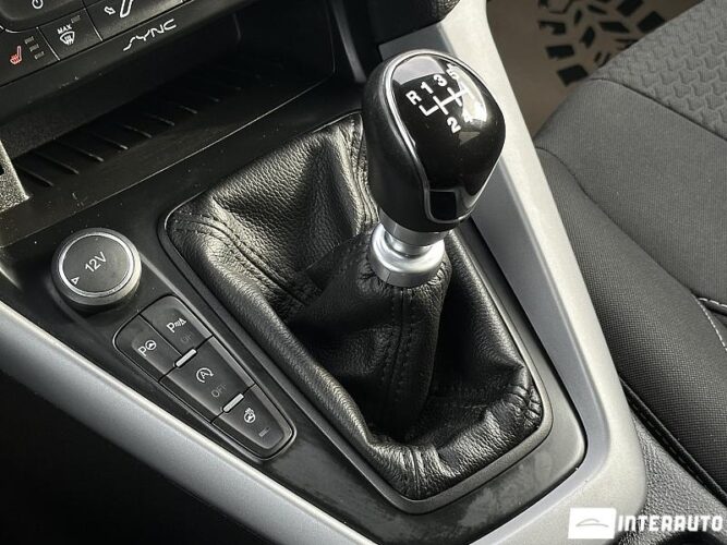 Ford Focus 41 interauto-car