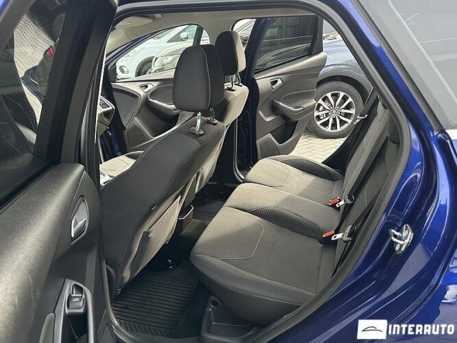 Ford Focus 42 interauto-car