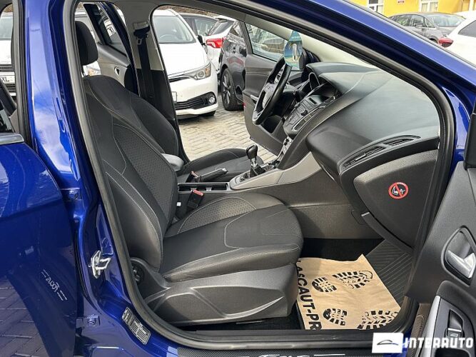 Ford Focus 44 interauto-car