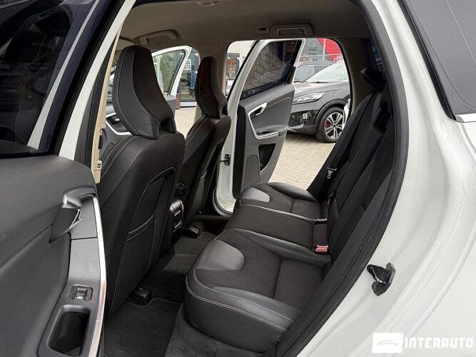 Volvo XC 60 42 interauto-car